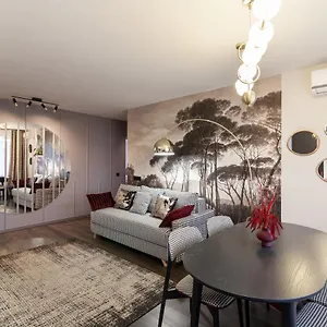 Leogrand On Svobody Avenue Апартаменты